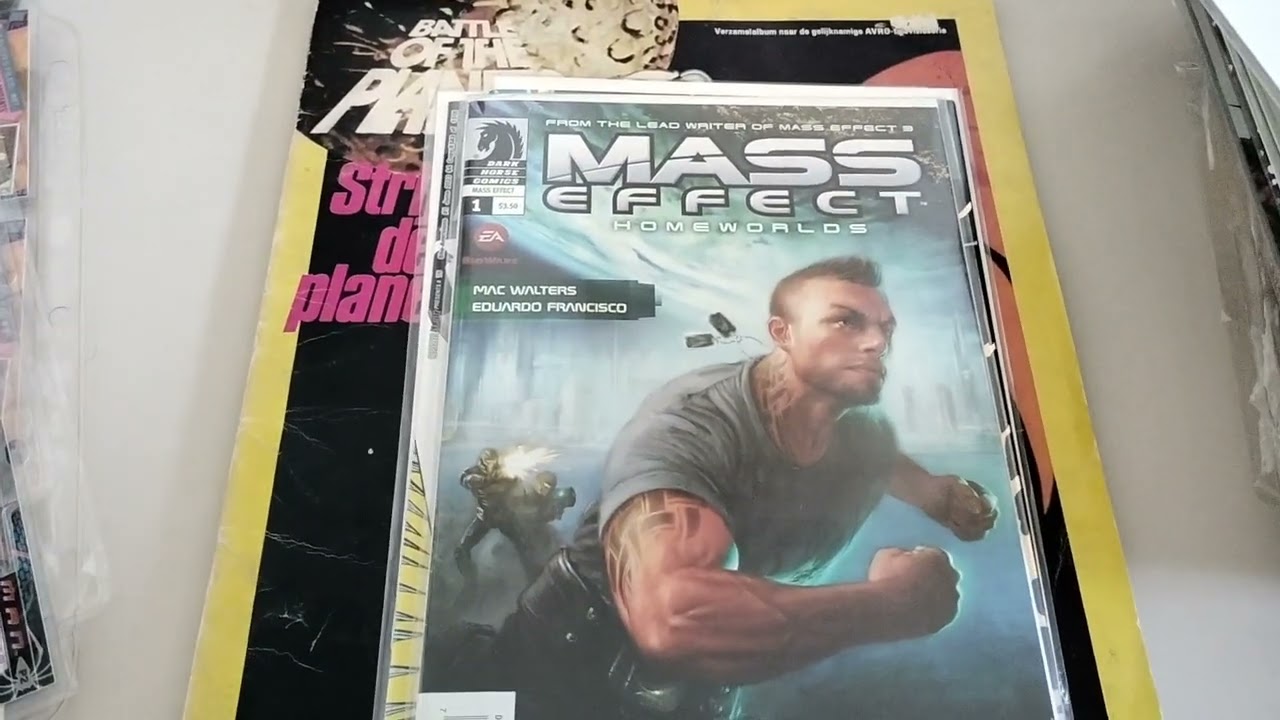 Nieuwe doos met comics & trading cards binnen gekregen van shortbox van de maand december 2025 /2026
