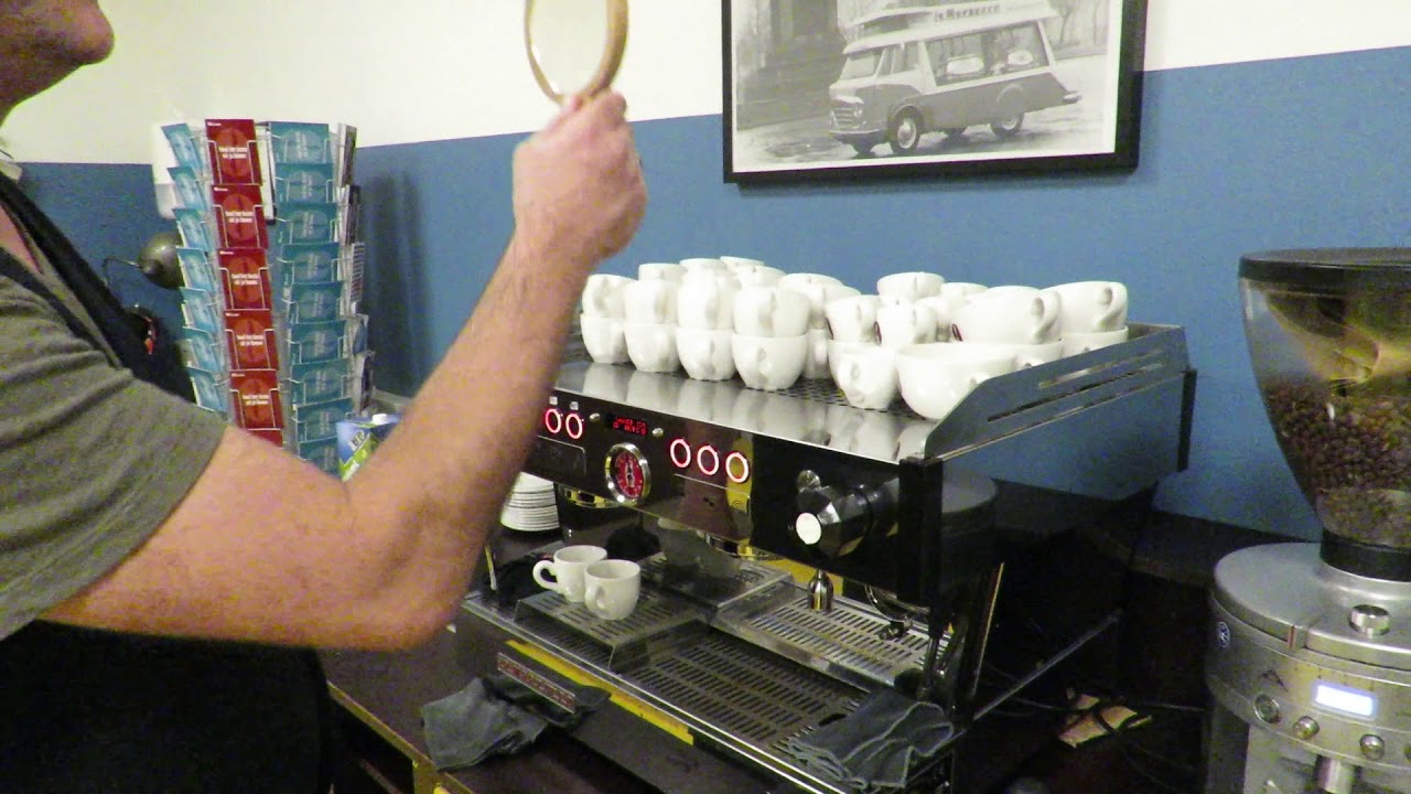 The Coffee School - Groepszeef checken met spiegel