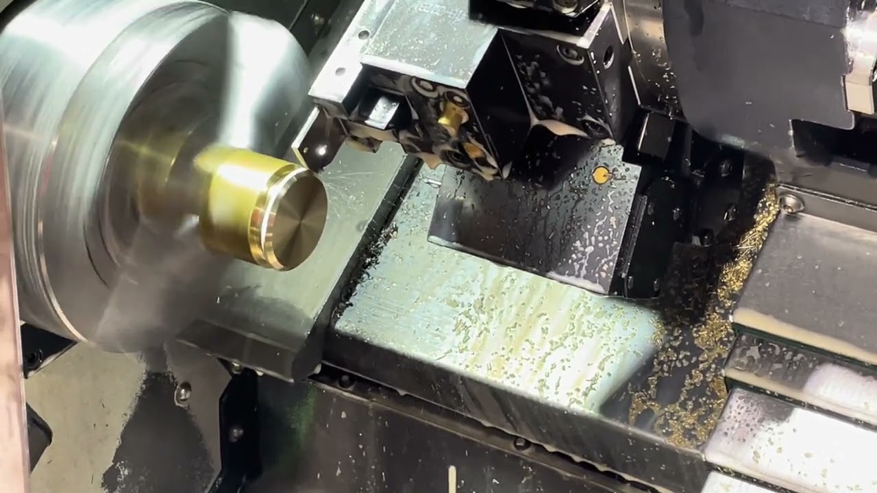 Radial and axial live tool milling on Doosan Lynx 220 LMA Year 2015