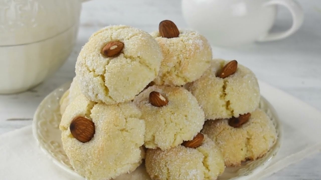 Biscotti alle mandorle i dolci delle feste senza farina senza grassi e senza lievito - 4 ingredienti