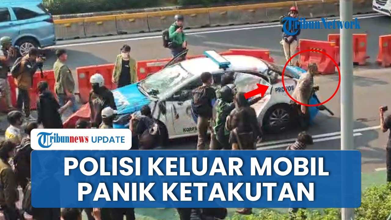 Detik-detik Polisi Panik Ketakutan, Lari Keluar dari Mobil Selamatkan Diri saat Diamuk Massa