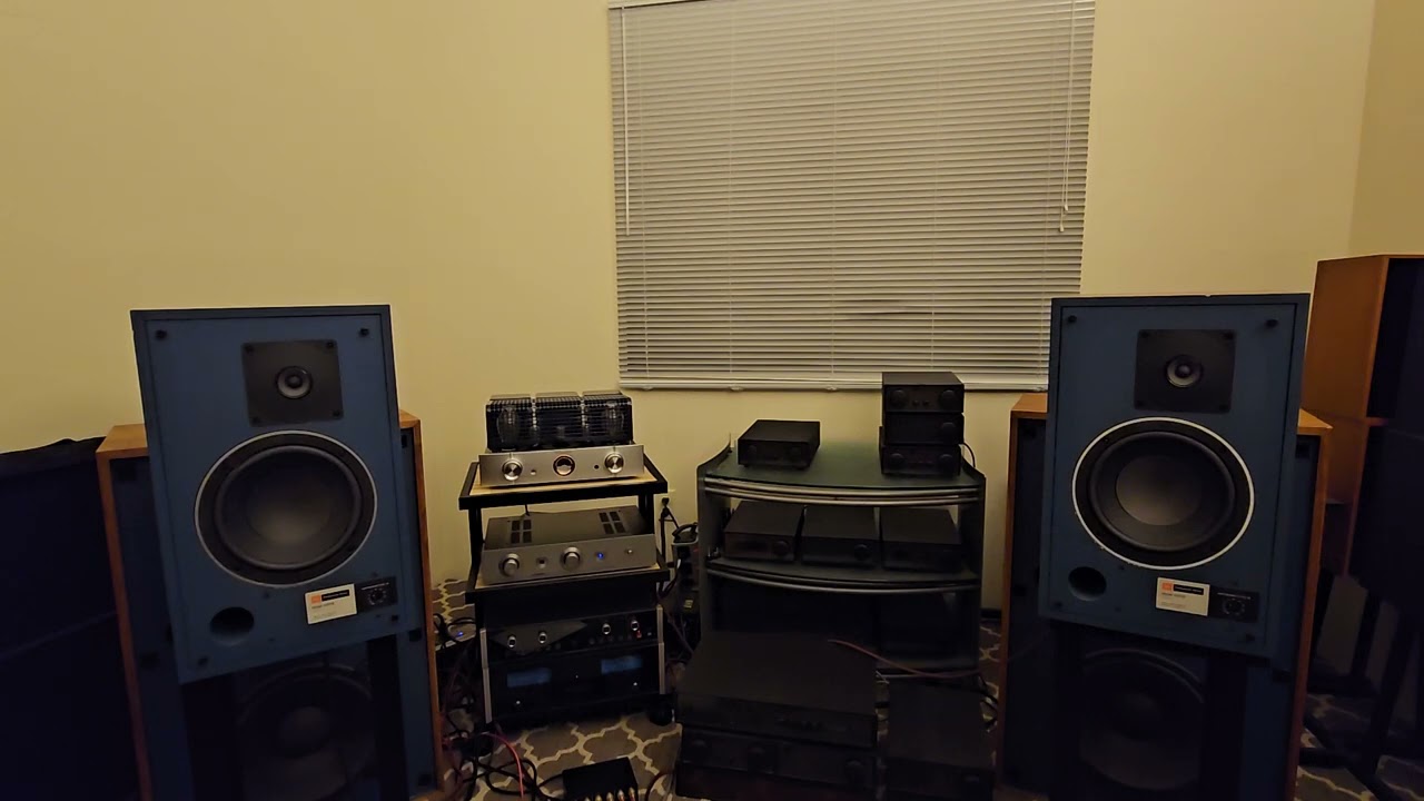 JBL 4301 vs. Harbeth C7-ES3 driven by Sugden A21 Signature