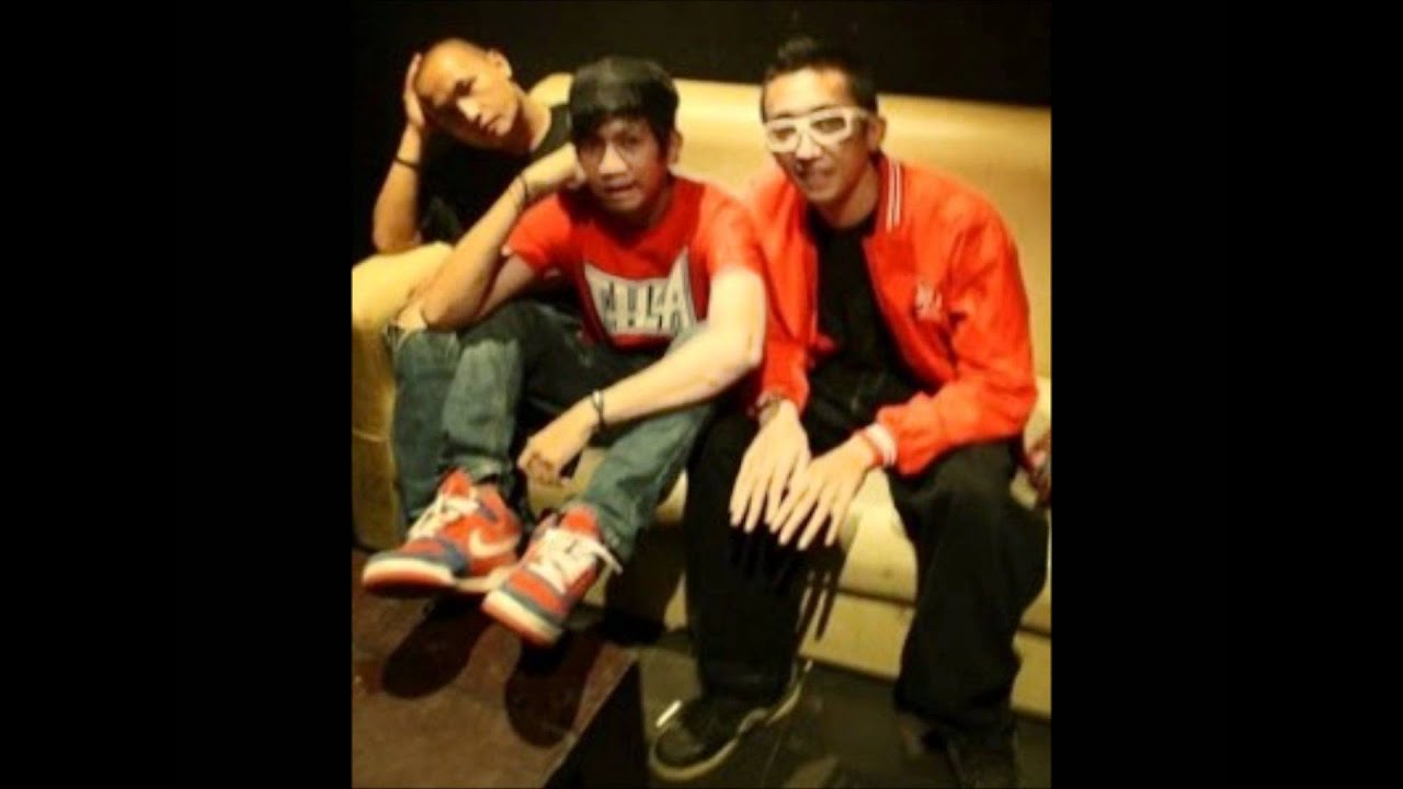 Kungpow Chickens - Lagu Gay