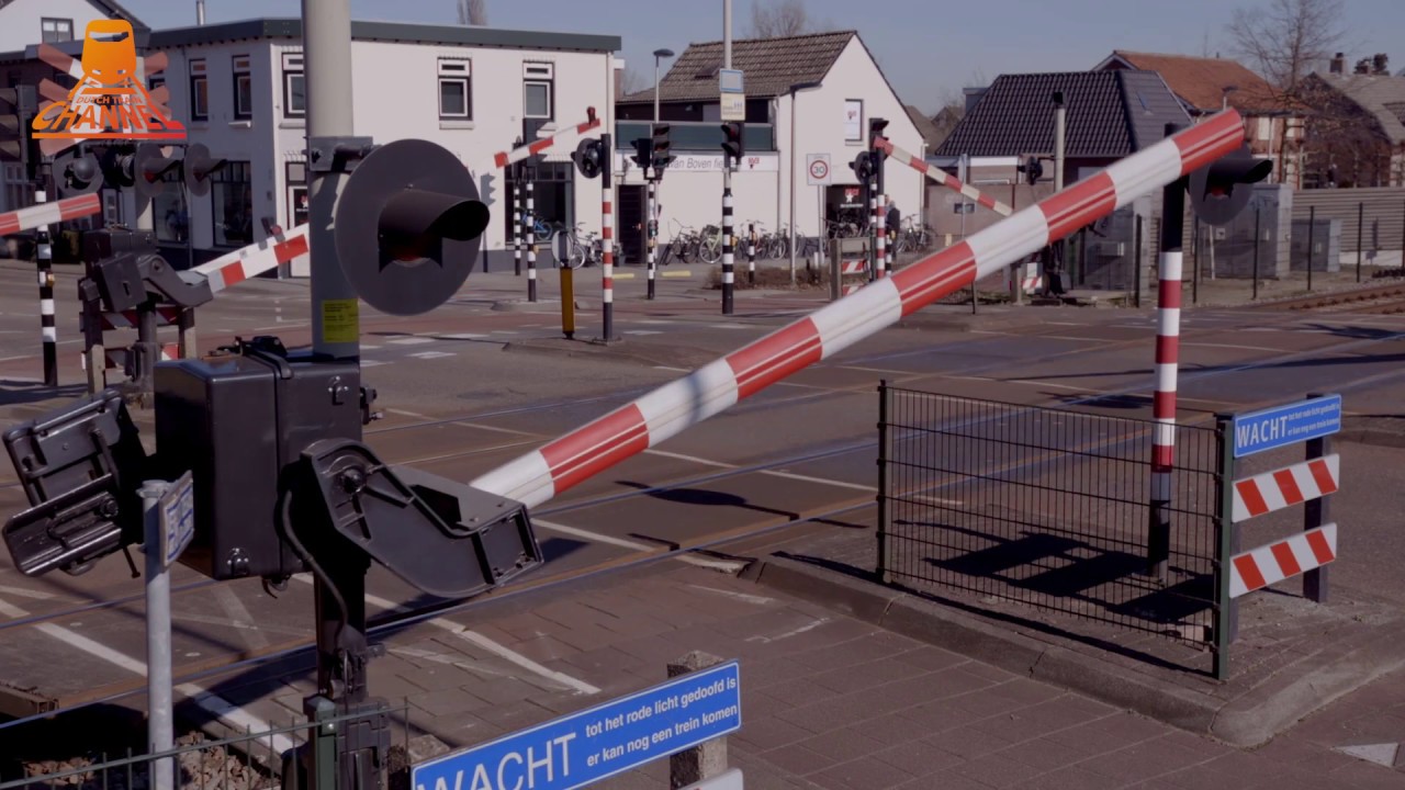 DUTCH RAILROAD CROSSING - Helmond - Mierloseweg  - Railcam Netherlands
