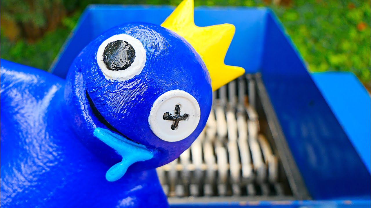 Shredding RAINBOW FRIENDS Characters with Real Shredder!