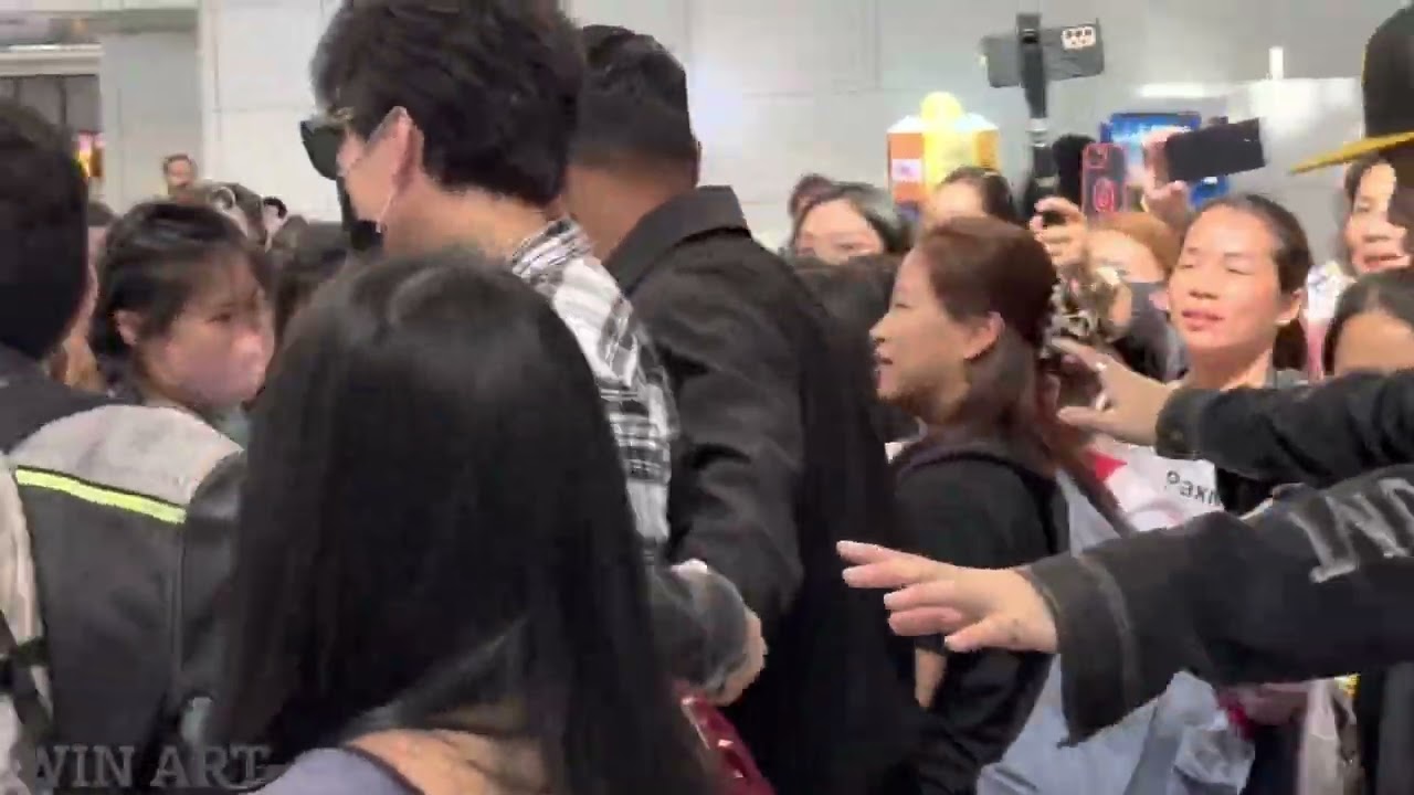 Dears sending Dimash off at KLIA Malaysia