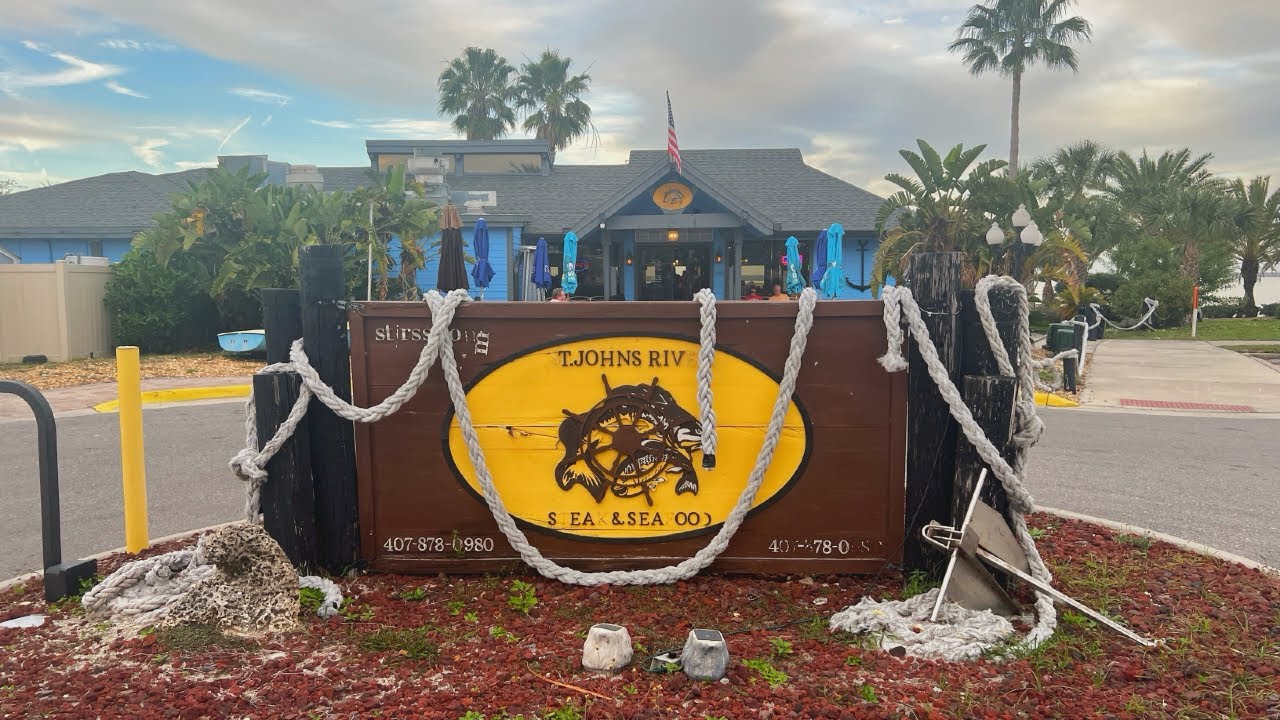 Eating at St. Johns River Steak & Seafood Restaurant in Sanford, FL | Seafood Restaurant in Sanford