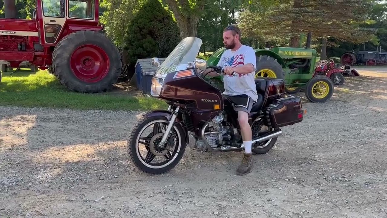 Running Condition of the Honda Silver Wing GL500 Road Bike