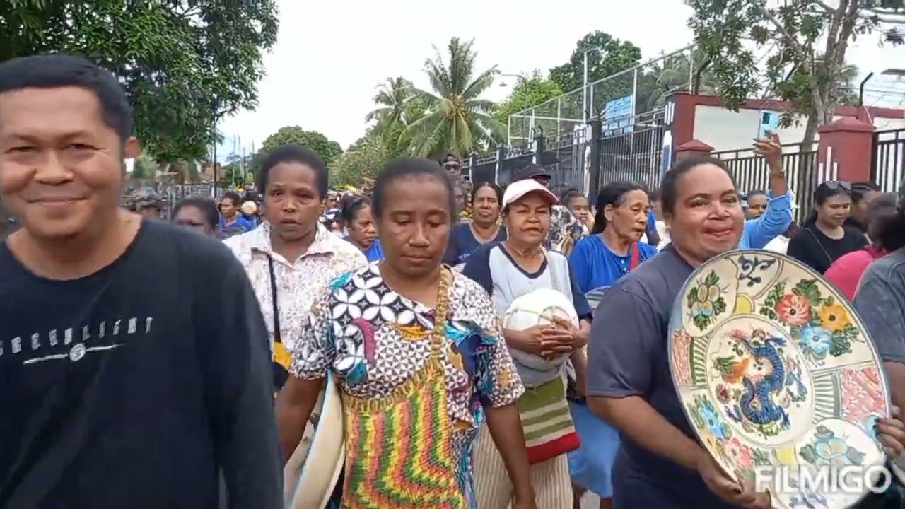 acara antar mas kawin adat Biak... Papua....