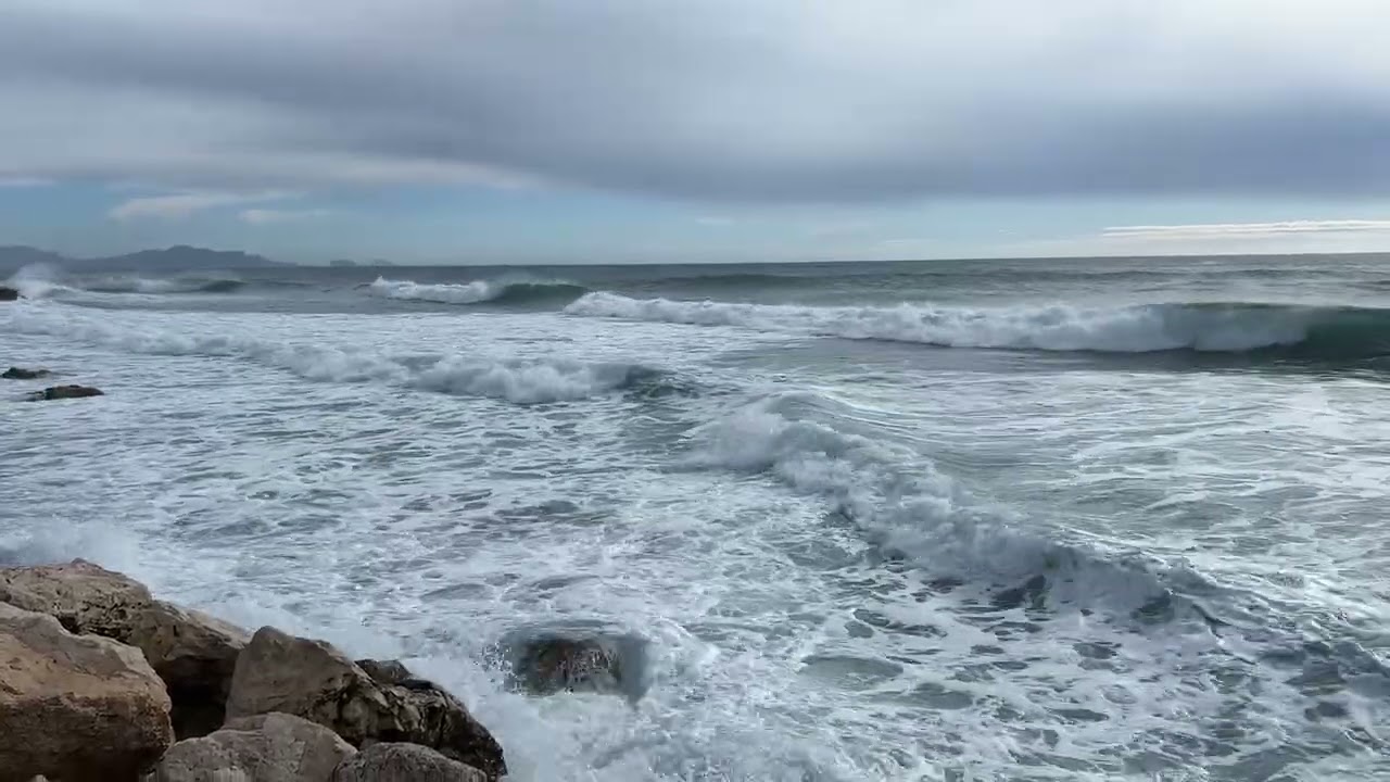 Просто Sausset-les-Pins у вітряну погоду 