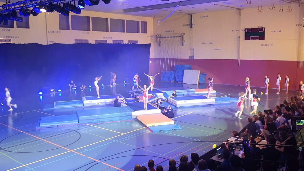 Sektion Turnverein Rüti mit dem Sprungprogramm an der Golden Gala am Staibock-Cup 2022 in Maienfeld