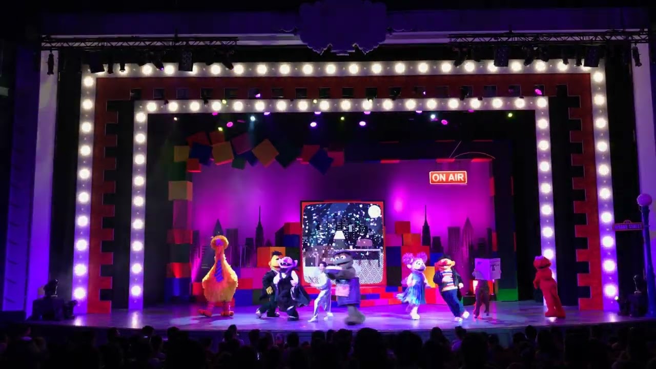 Universal Studios Singapore Elmo’s TV Time