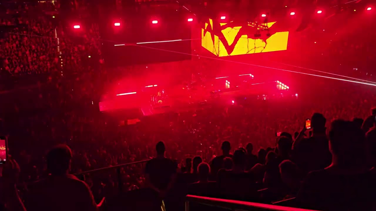 Linkin Park - Heavy is the Crown (Live debut) - Hamburg top row 22.09.2024