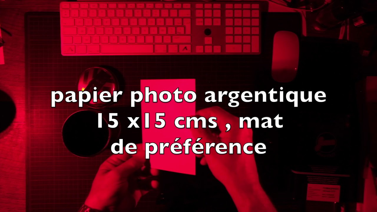 03 Sténopé  mettre un papier dans l'appareil photo sténopé  en lumière rouge