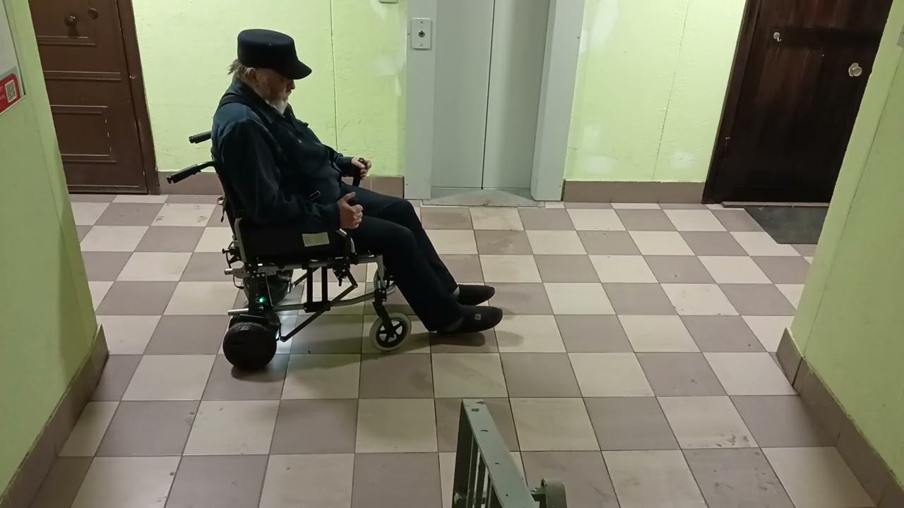 Инвалидная складная электроколяска