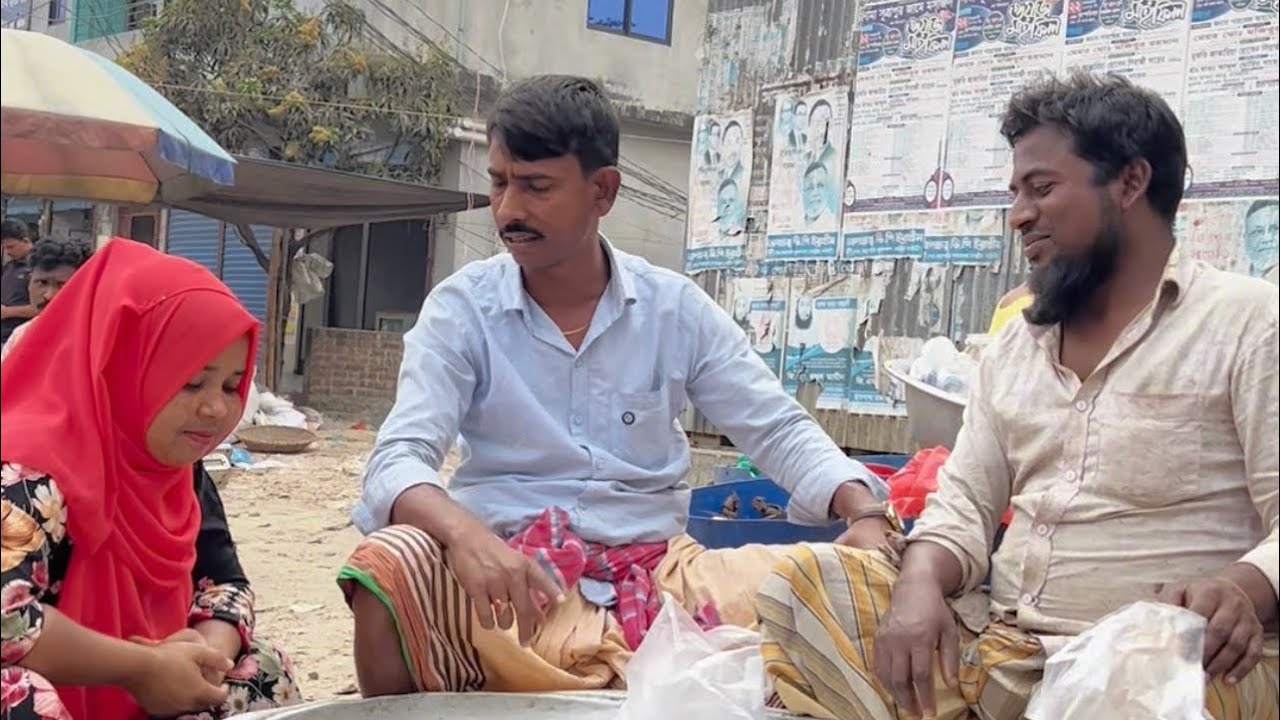 মহিলা বাজারে মাছ কিনতে গিয়ে মজার ফানি ভিডিও 