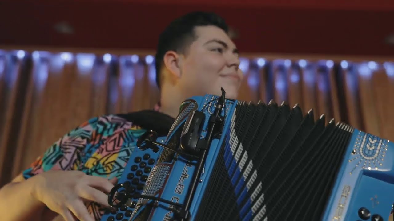 LEMANZ- Forastera/Ojitos Mentirosos (En Vivo)
