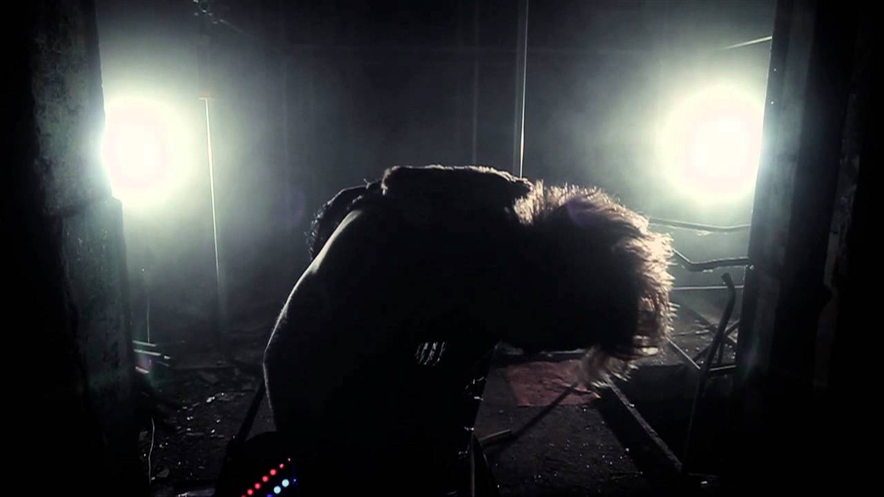 Dive Bella Dive - Spend The Night Living
