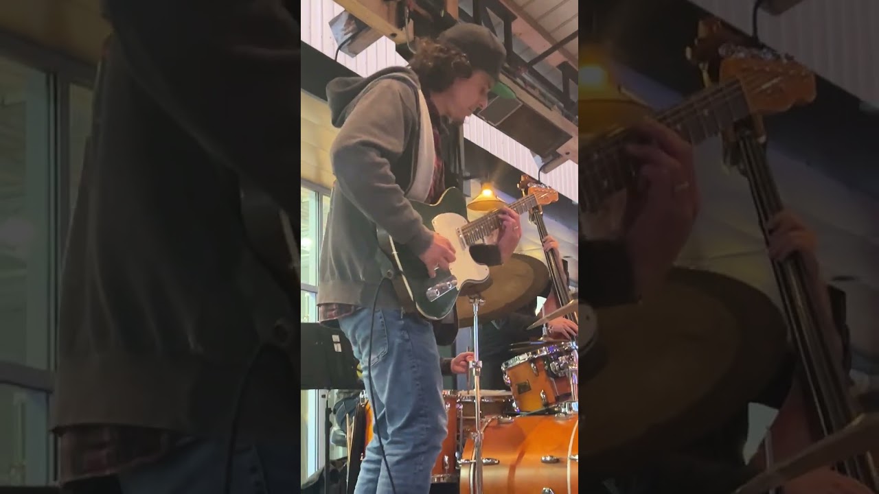Funkin’ in D minor - guitar solo - at Lagunitas, CA