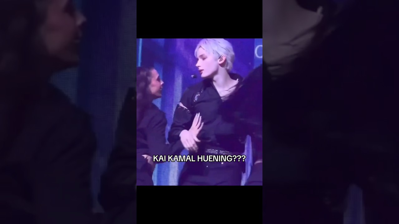 him assisting her hand🧎&zwj;♀️&zwj;➡️ #hueningkai #tomorrow_x_together #txt #moa #kpop #fypage #fyp #grwm