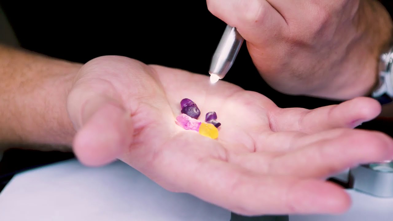 Grading Rough Fancy Colour Sapphire in Ratnapura, Sri Lanka - Cavalier Gastown (Vancouver, Canada)