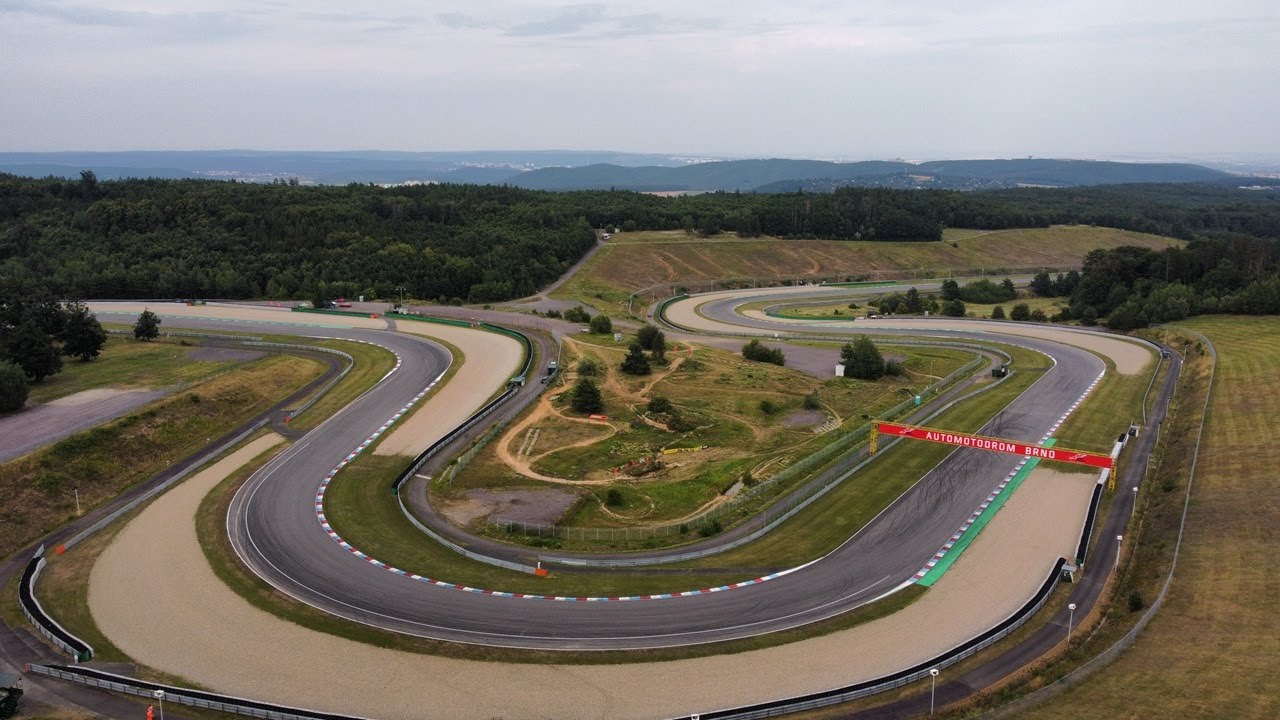 Brno circuit - Yamaha R3 onboard