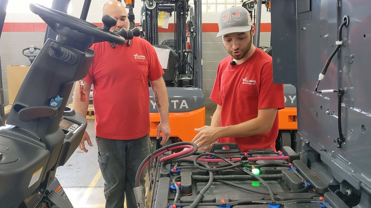 How to avoid having to pour water into your electric forklift battery