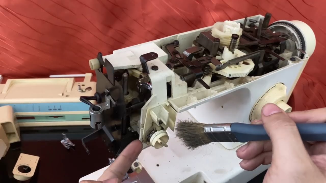 Como LIMPIAR una maquina de coser SINGER