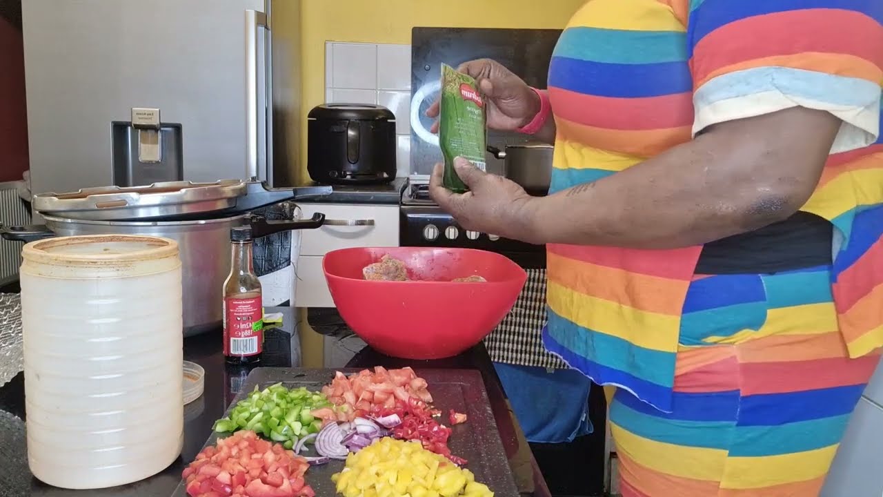 COOKING : TURKEY WING & RICE AND PEAS 🇯🇲 ( EASIEST DISH ) | AUNTY FABULOUS