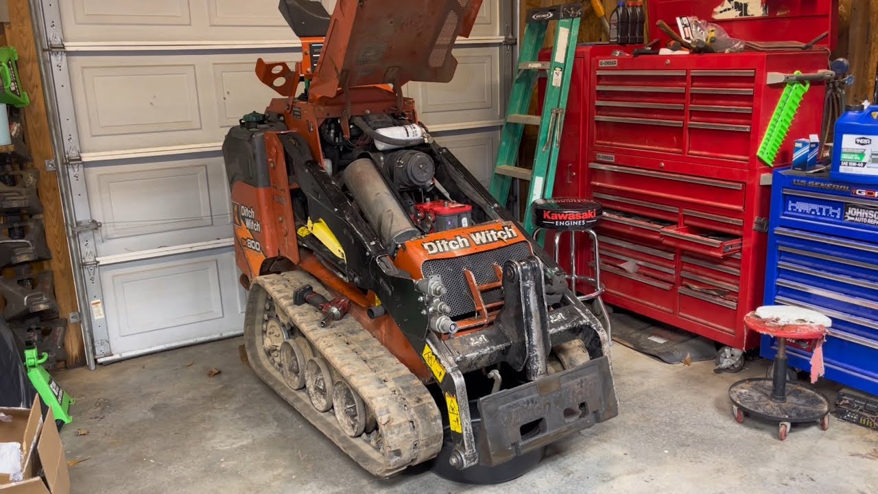 Ditch Witch hydraulic pump removal and disassembly. #ditchwitch #repair #hydraulic
