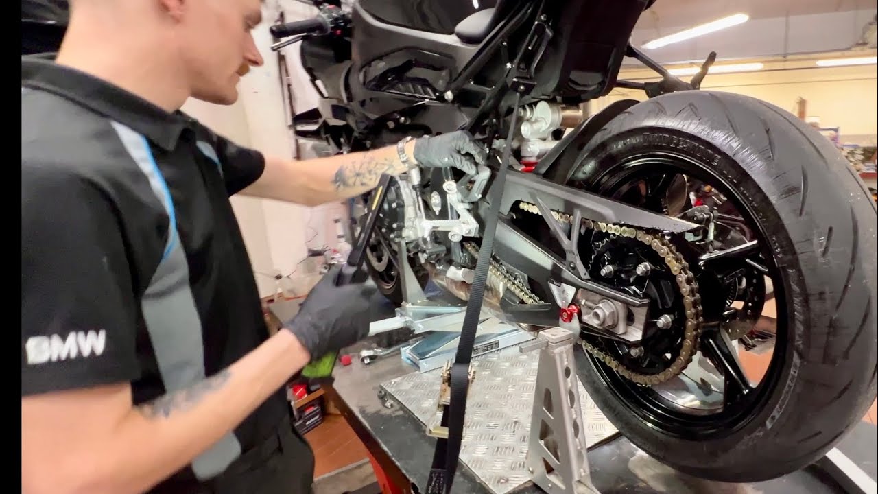 BMW S1000RR Service. Interesting! 