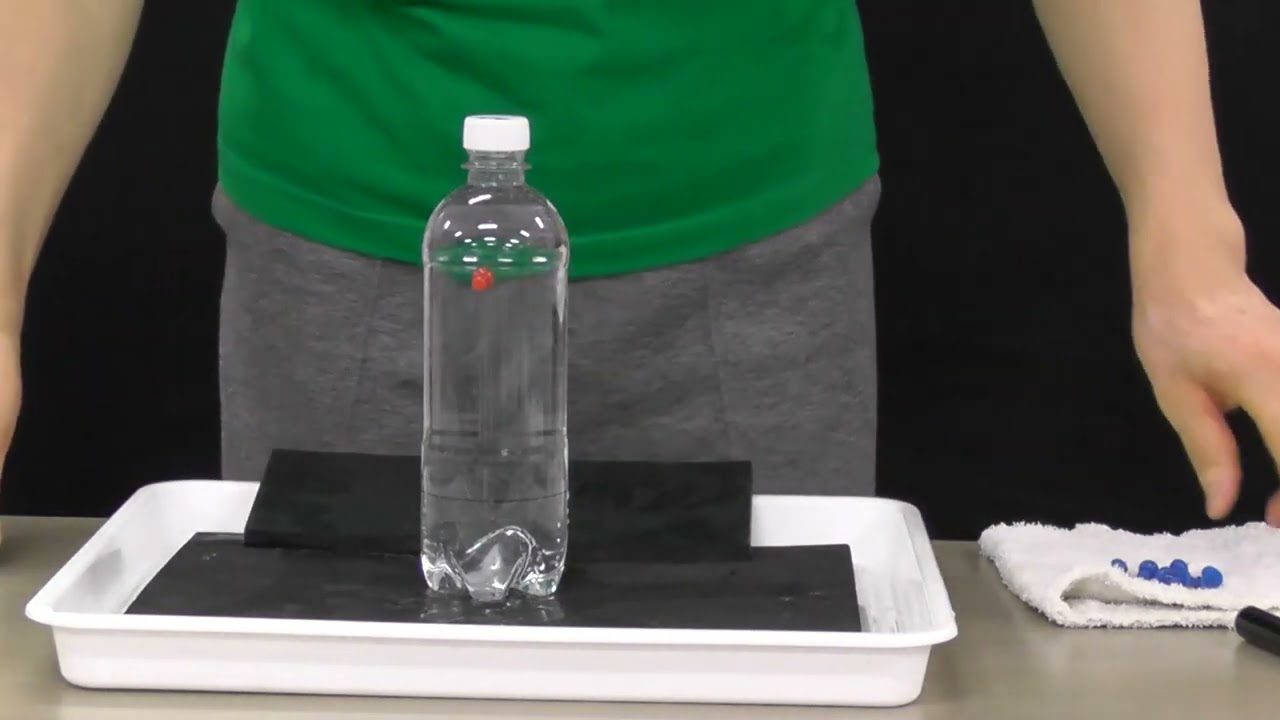 同じ高さに開けた穴から水は流れ出すのか