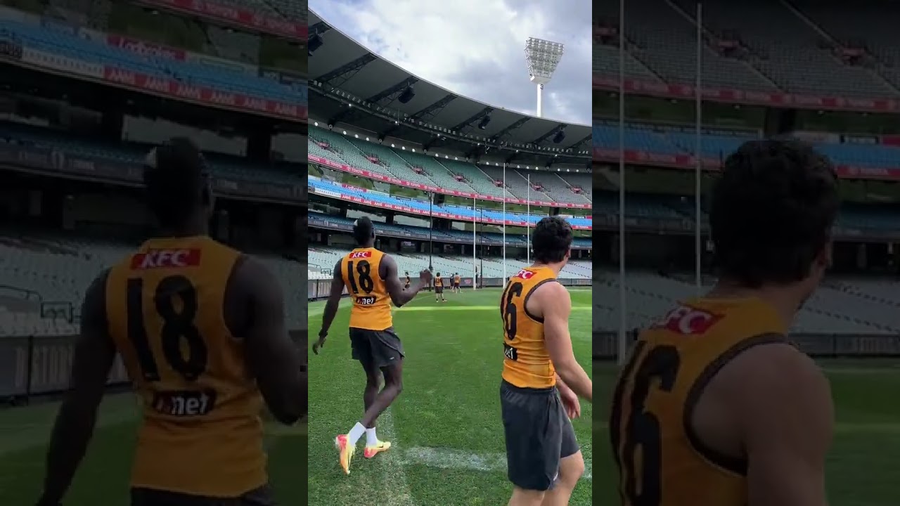 left foot AFL players unite 🤝