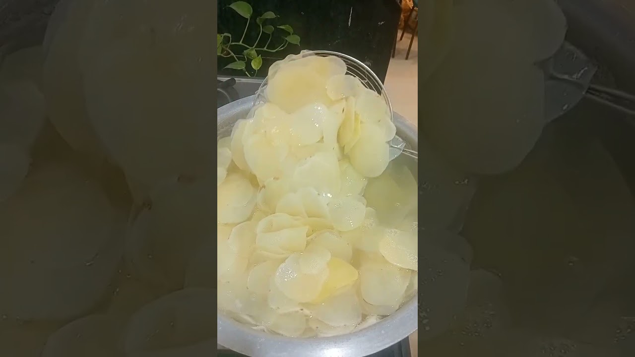 Crunchy potato chips 😋
