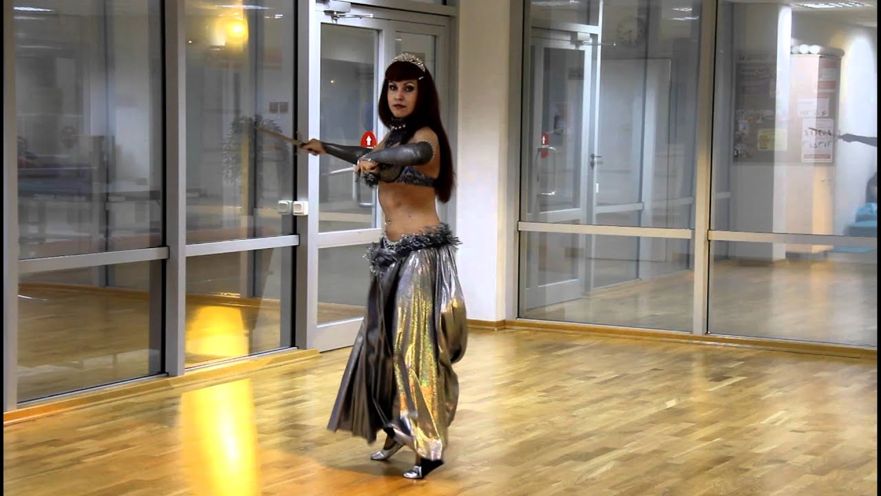 Belly dance with daggers