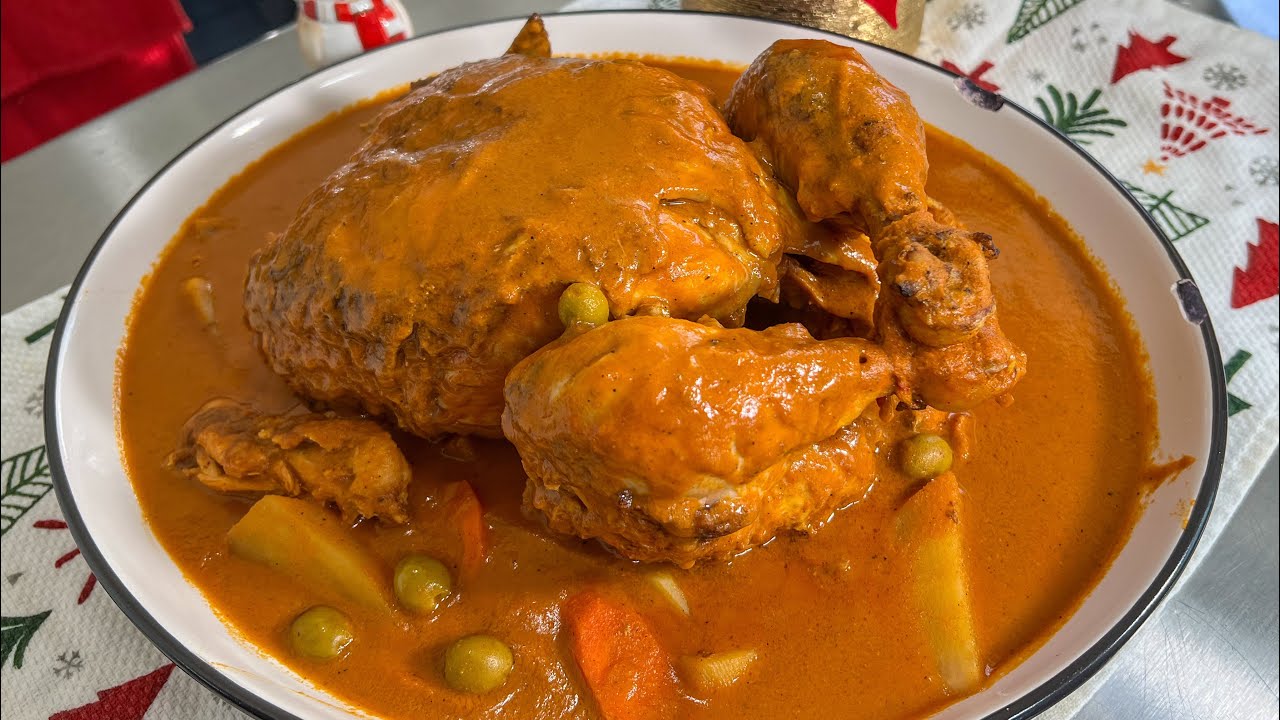 Pollo guisado en salsa criolla salvadoreña