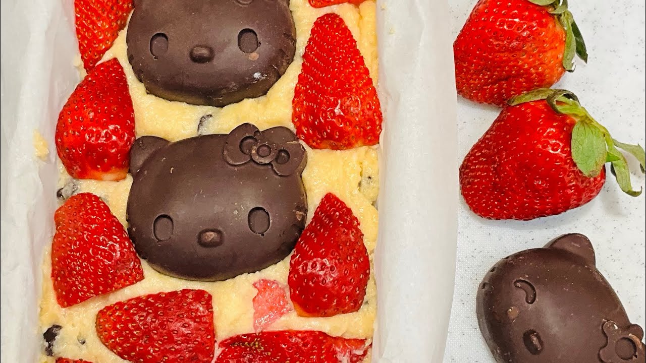 Strawberry Kitty chocolate butter cake keto
