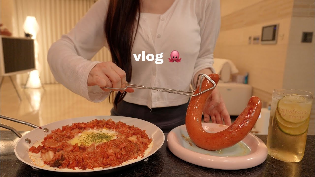 vlog | 🍿 집순이들은 집에서 뭐하냐구요..? 대단한 폭식이요. 🧀 크림치즈 김치볶음밥, 킬바사 소세지, 당면 가득 닭볶음탕 만들고 주방 테무템 언박싱 📦 ❤️‍🔥