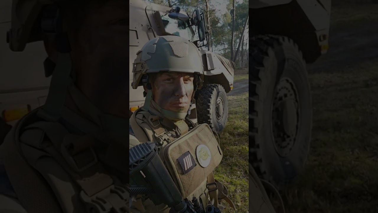 je te pr&eacute;sente mes 2 familles😍oui on peut avoir une vie a c&ocirc;t&eacute; de l'arm&eacute;e 😉🇨🇵#militaire