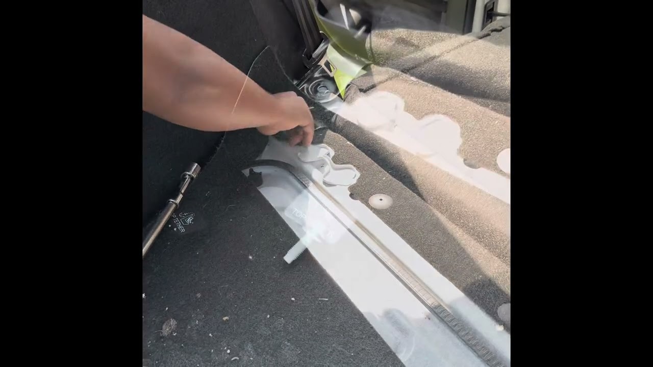 How to remove rear seat on a 2015 Renault twingo