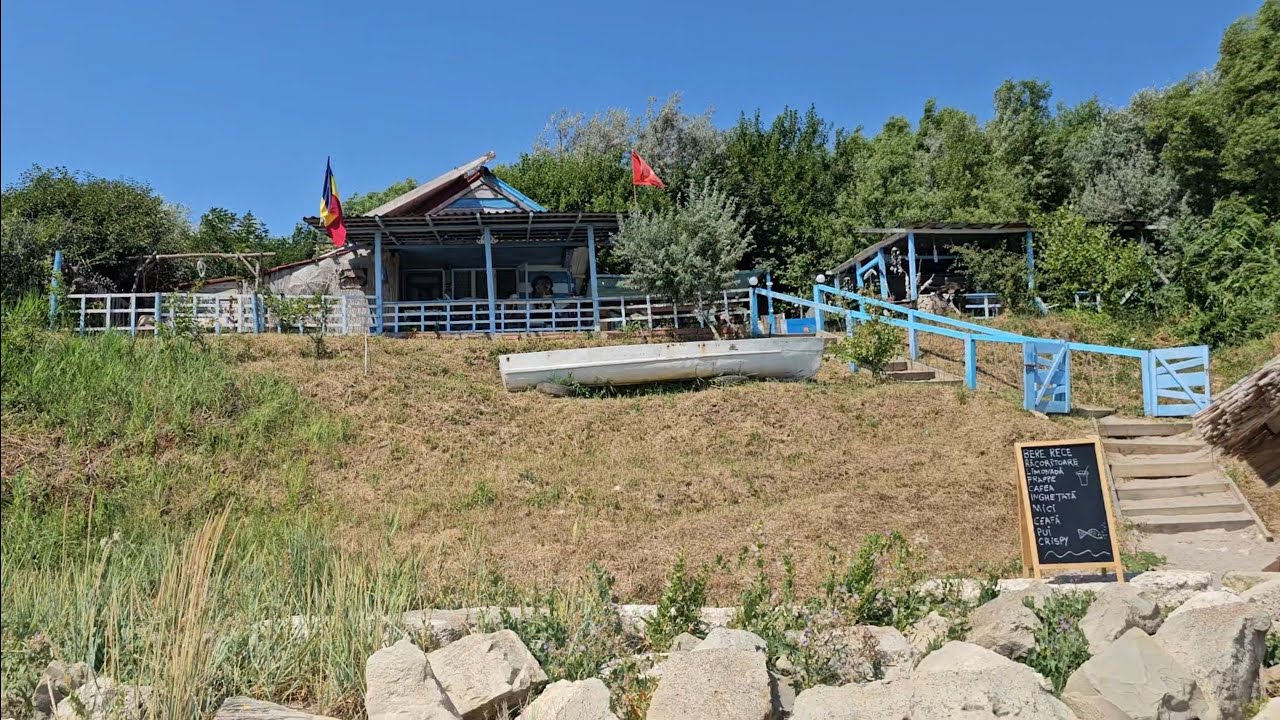 Plaja din TUZLA. A fost o plaja sălbatică....acum regulamente și plante din plastic.