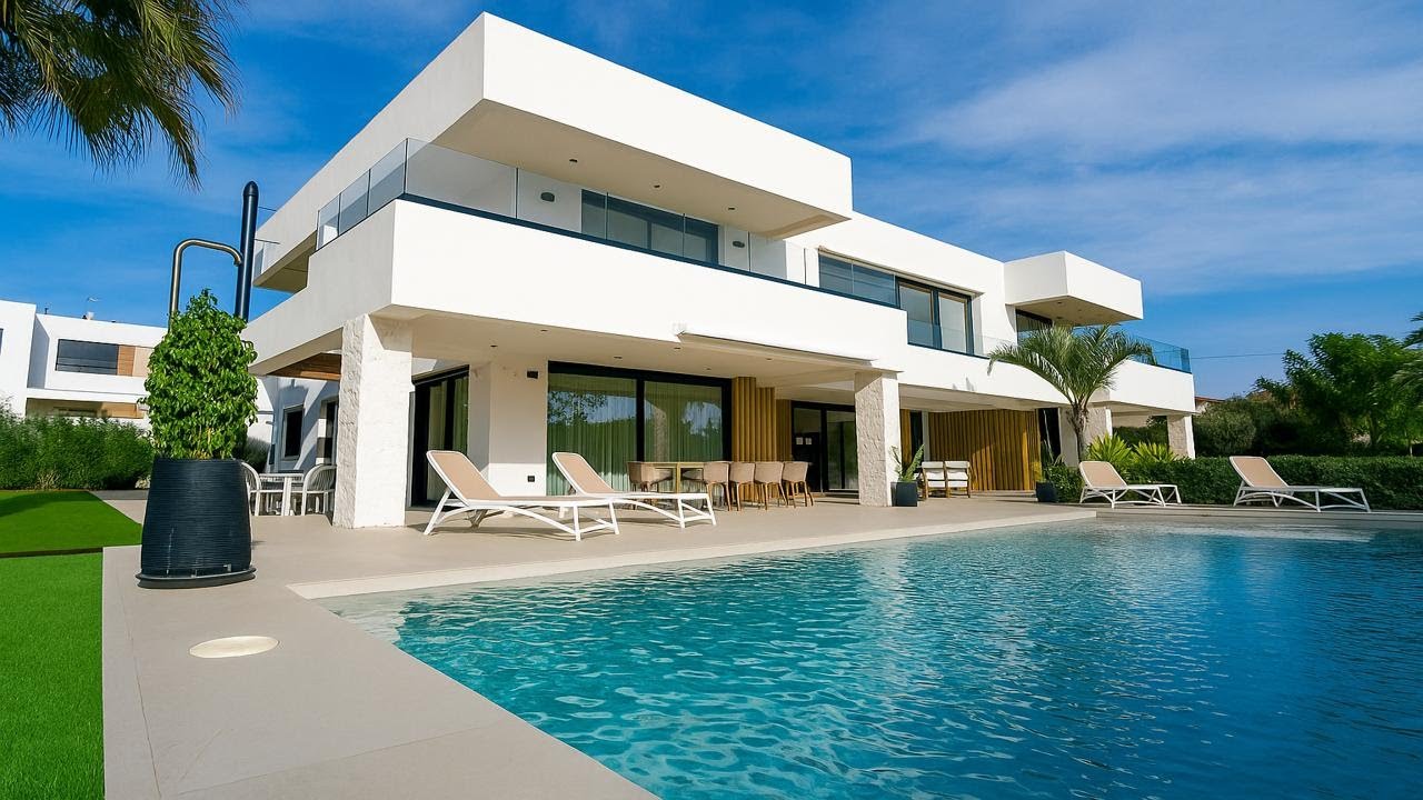 Luxury 4-bedroom villa for sale in Vistahermosa, Alicante
