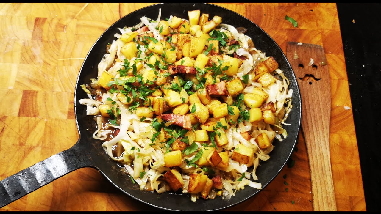 Spitzkohlpfanne mit Kartoffel, Speck und Zwiebel