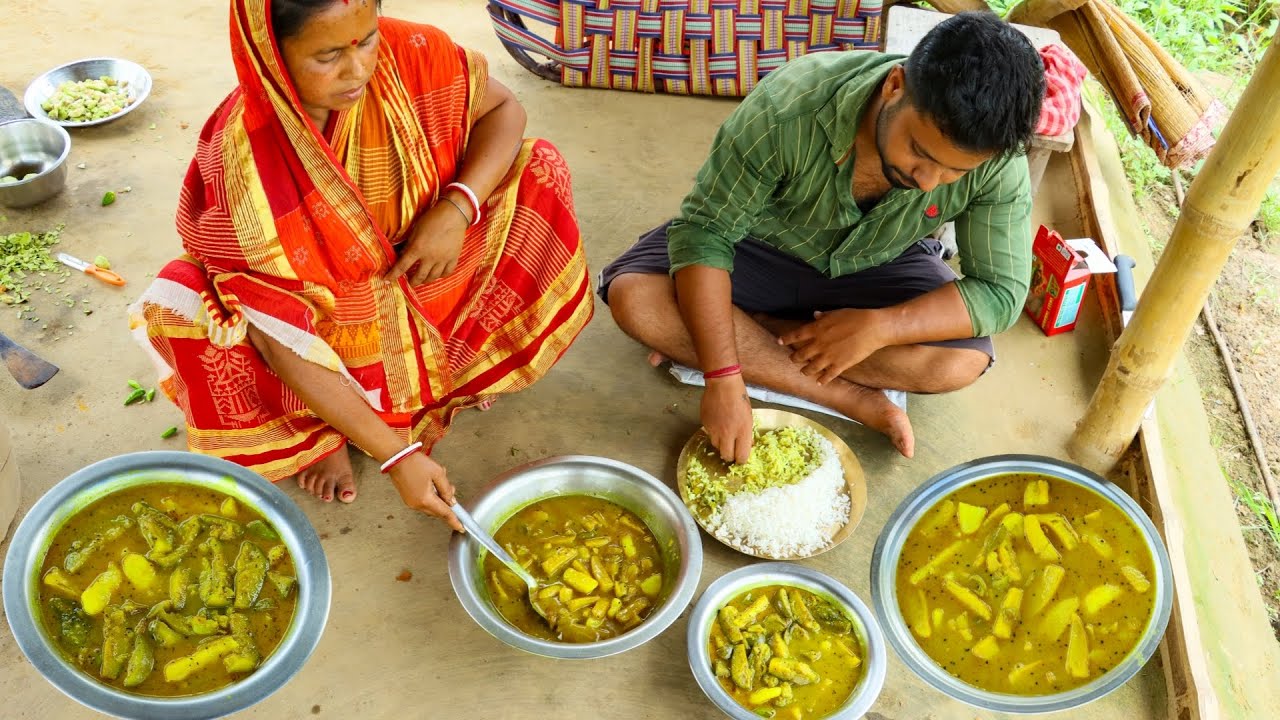 পাতলা ঝোলে আলু বেগুন ও কলা আলুর এই রেসিপি দুটি এতটাই সহজ যে দেখলেই ট্রাই করতে মন চাইবে |