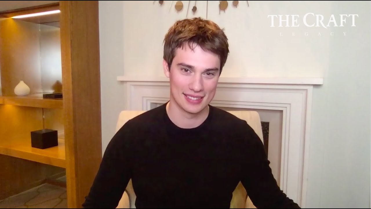 Nicholas Galitzine el príncipe d Camila Cabello HABLA ESPAÑOL |Meet Camila Cabellos Prince Charming