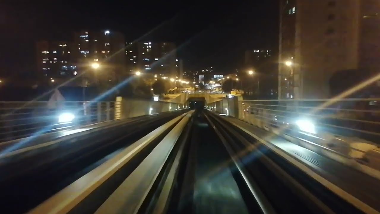 Métro de Rennes Siemens VAL 208 AG HP 13 entre La Poterie et Kennedy