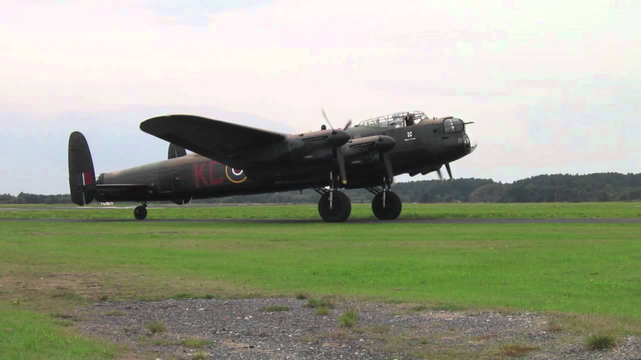 Lancaster leaves RAF Woodvale - Southport Airshow 2012.mov