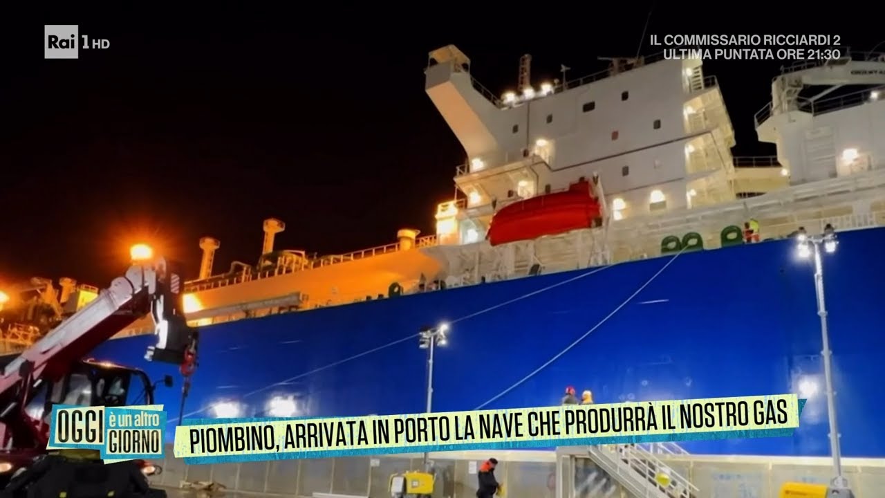 Piombino, arrivato in porto il nuovo rigassificatore - Oggi &egrave; un altro giorno 21/03/2023