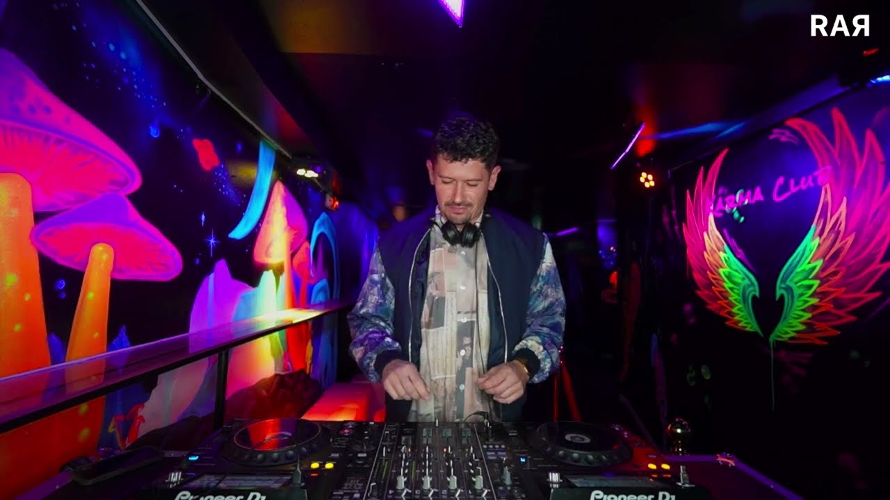 MAX MULLER / 128  BPM 52 KARMA CLUB