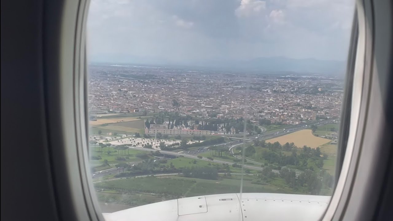 Approach and landing in Naples, Italy / atterraggio a Aeroporto Internazionale di Napoli, Italia